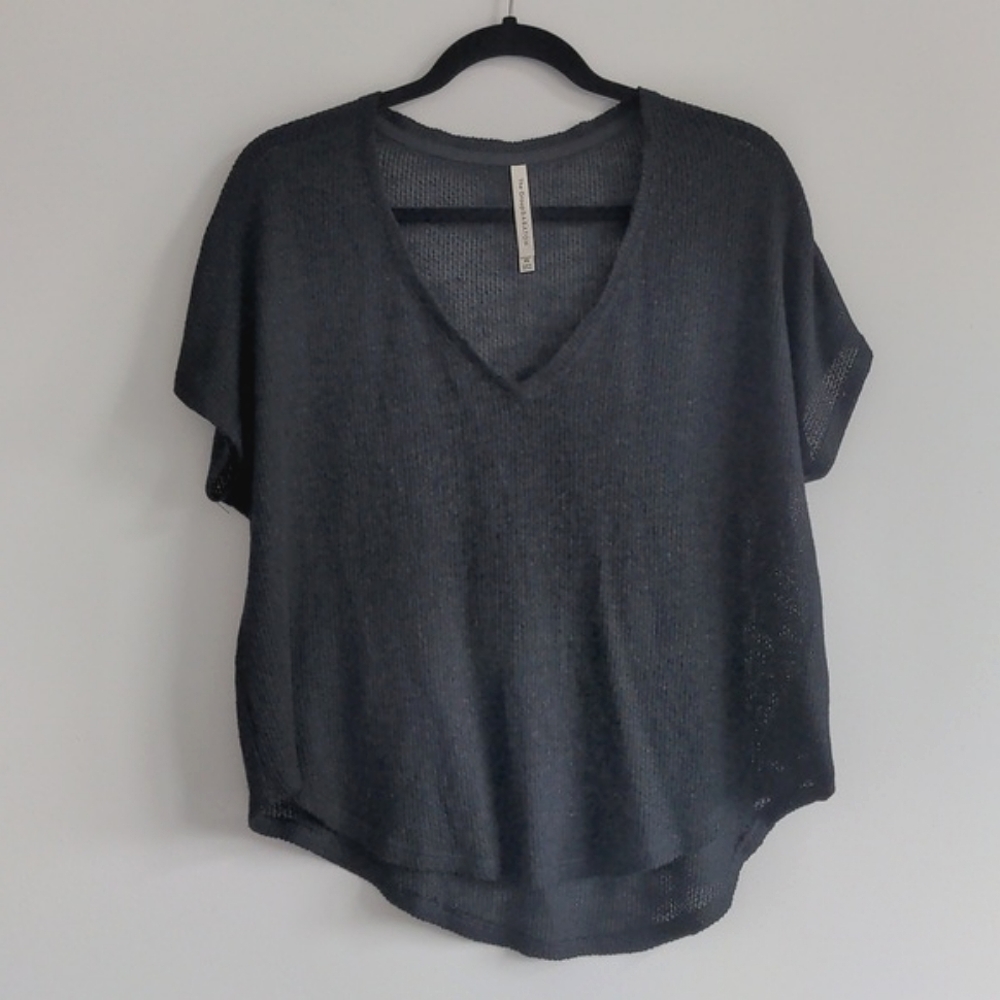 ARITZIA BABATON | T-shirt Oversized Open Knit V-Neck Scoop Hem, Black, Womens XS